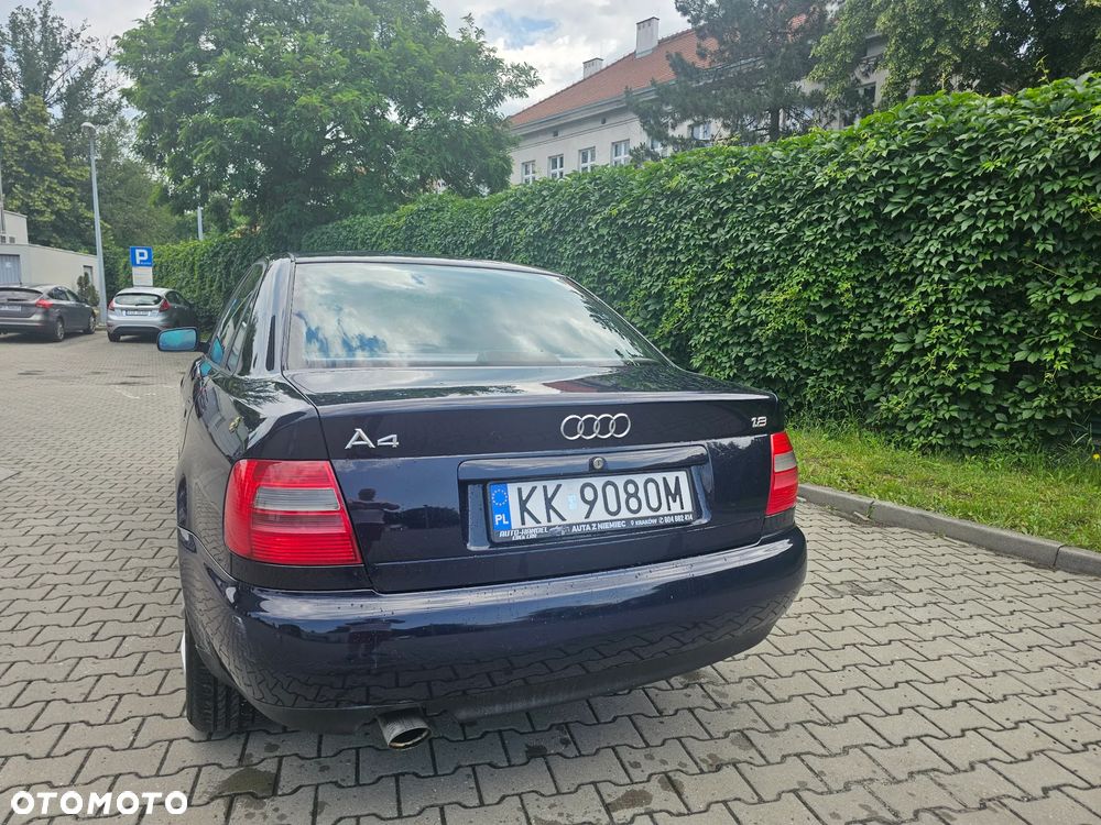 Audi A4 Limousine 1.8 - 9