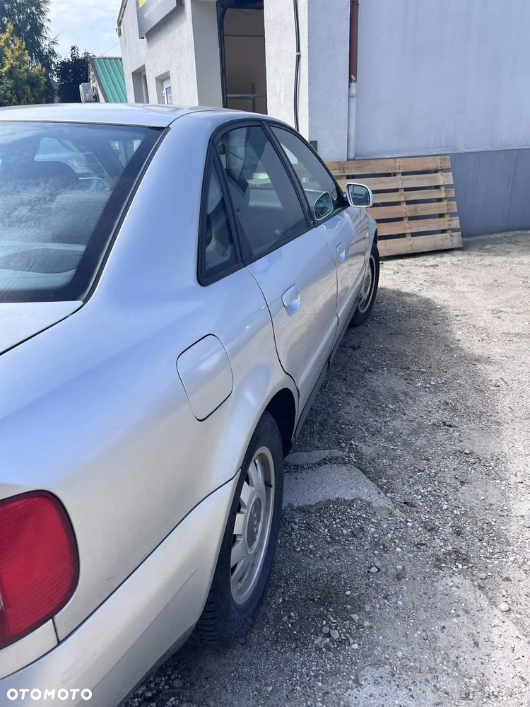 Audi A4 Avant 1.8 - 6