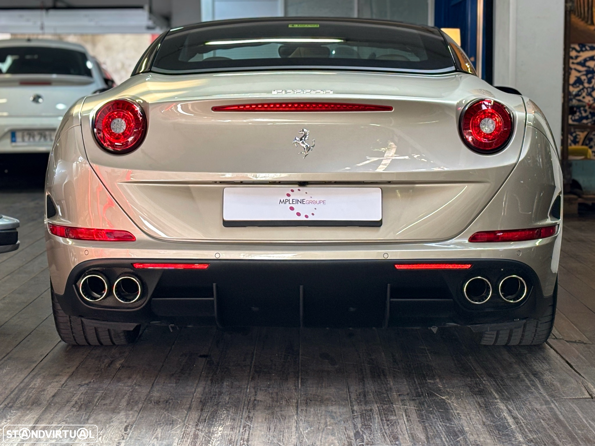 Ferrari California T - 5