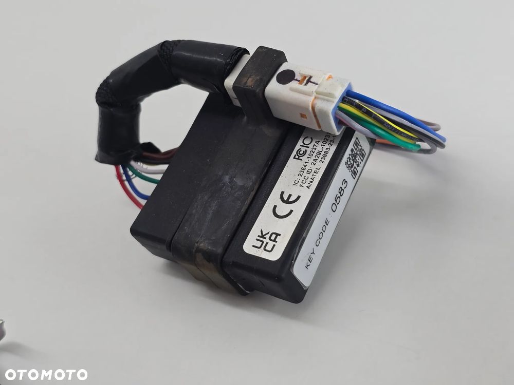 STACYJKA KLUCZYK ZAMEK MODUL KOMPUTER WLEW  TRIUMPH SCRAMBLER 400 SPEED - 20