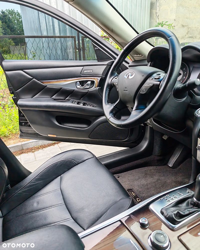 Infiniti Q70 - 14