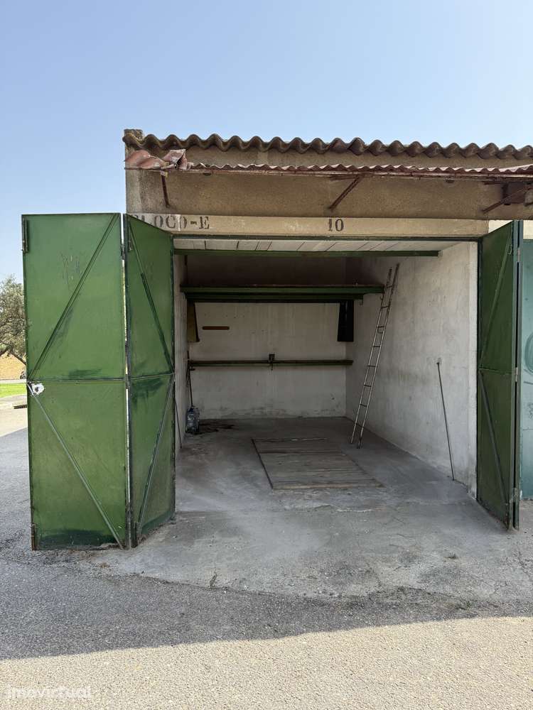 Vende-se garagem no Alto-do-Seixalinho - Grande imagem: 4/5