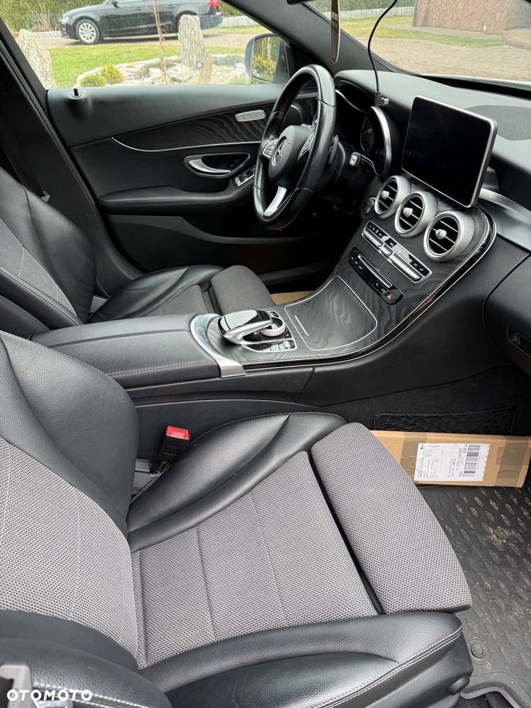 Mercedes-Benz Klasa C 220 d 4-Matic 9G-TRONIC - 4