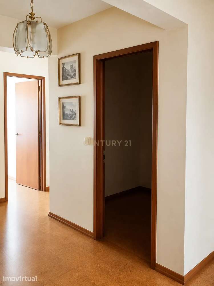 Apartamento T3 localizado no centro de Benfica - Grande imagem: 5/9