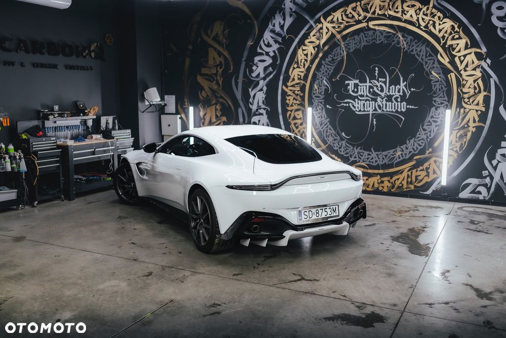 Aston Martin Vantage - 32