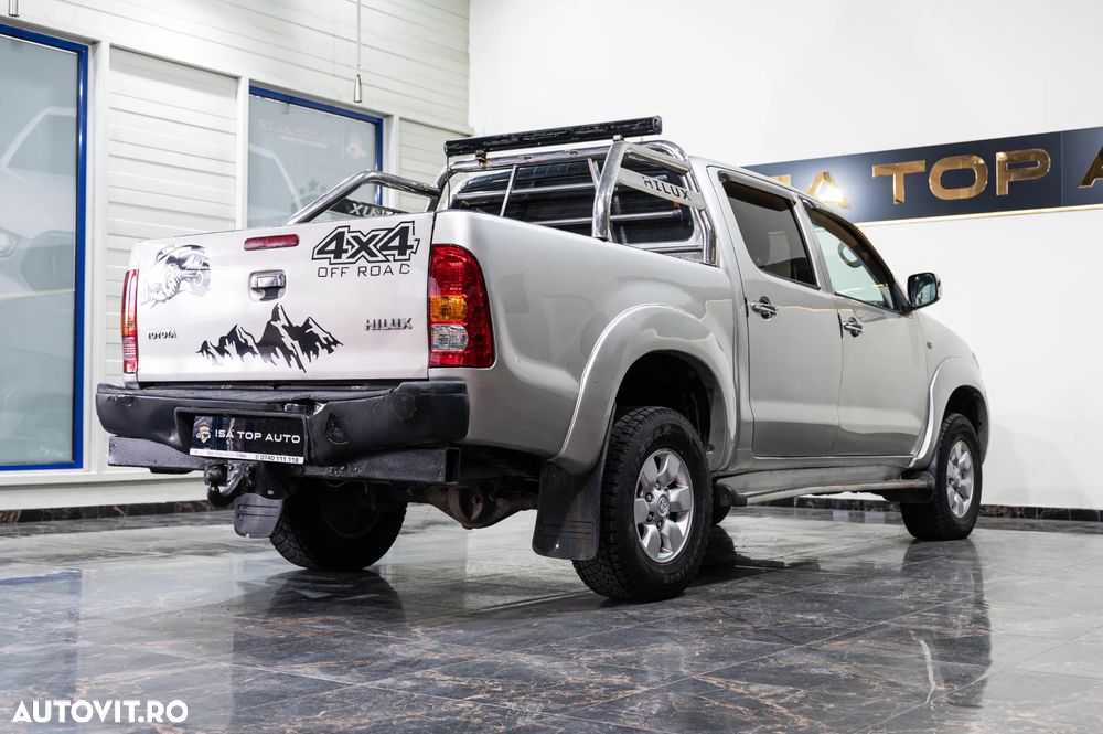 Toyota Hilux 4x4 Double Cab Sol - 4