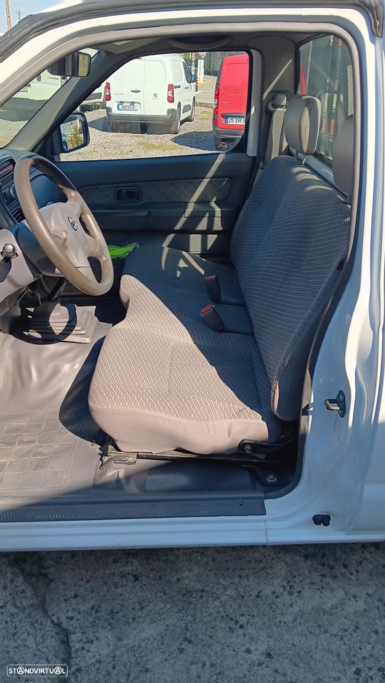 Nissan Pick-UP 2.5 TD - 9
