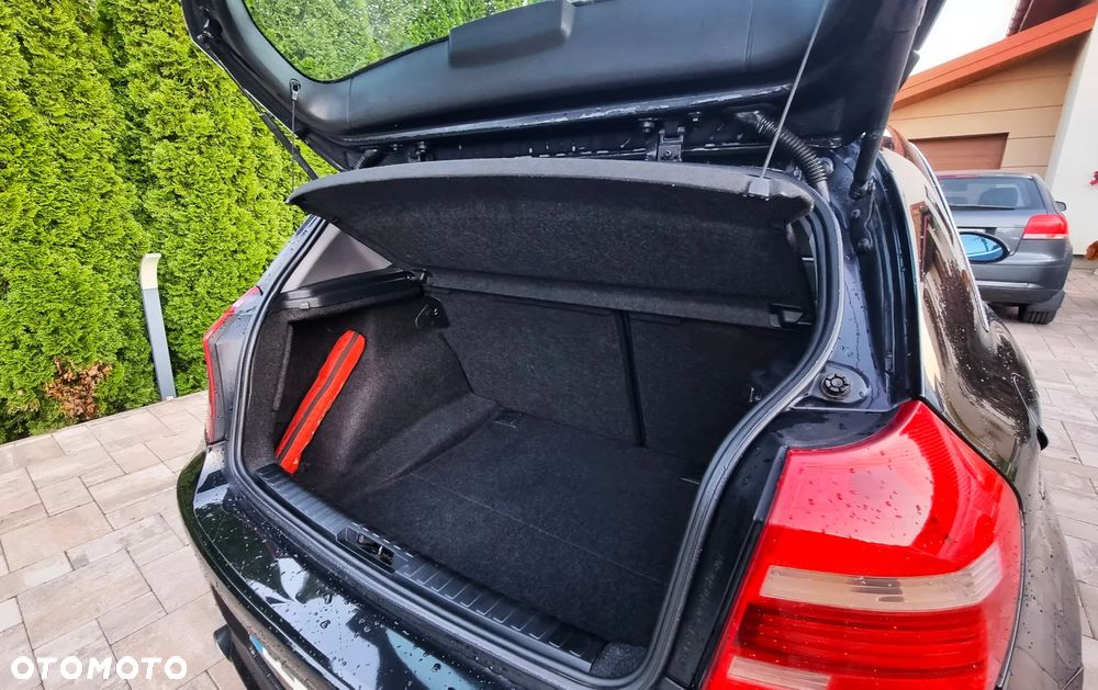 BMW Seria 1 123d DPF Edition Sport - 11