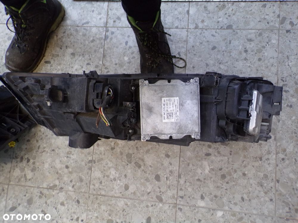 LAMPA LEWY PRAWY PRZÓD AUDI Q7 - 7