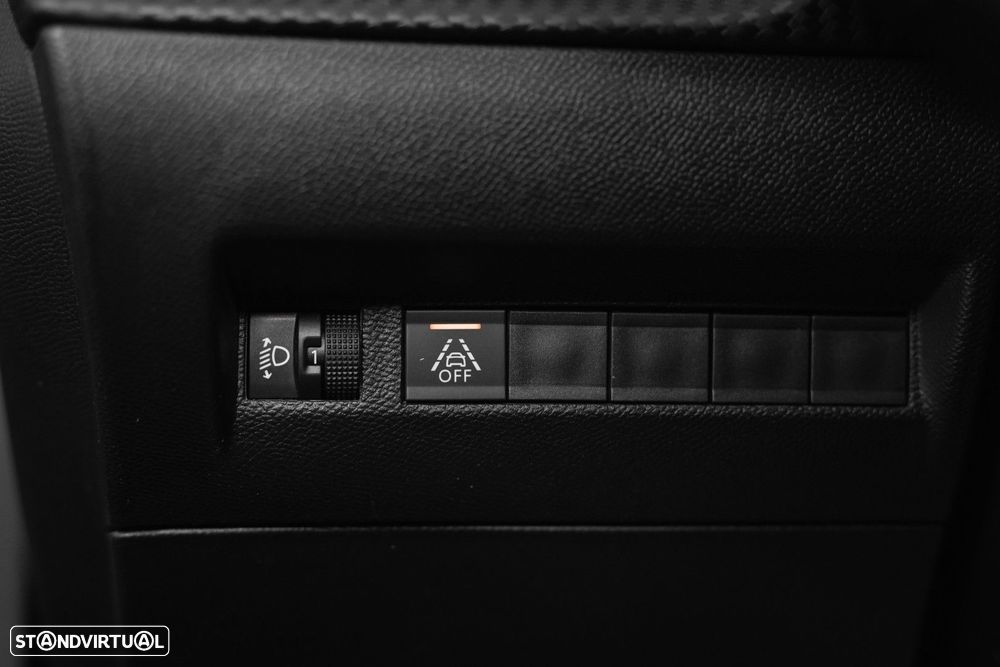 Peugeot 2008 1.5 BlueHDi Allure EAT8 - 36