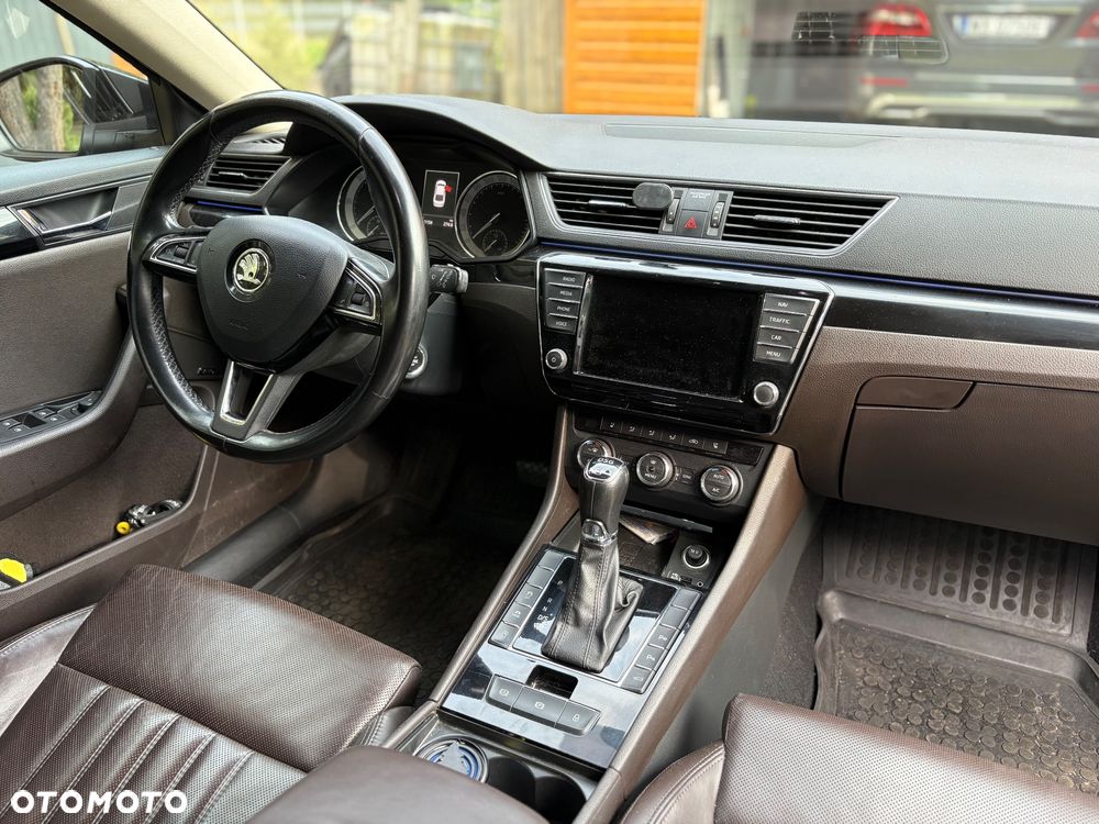 Skoda Superb 2.0 TDI 4x4 L&K DSG - 10
