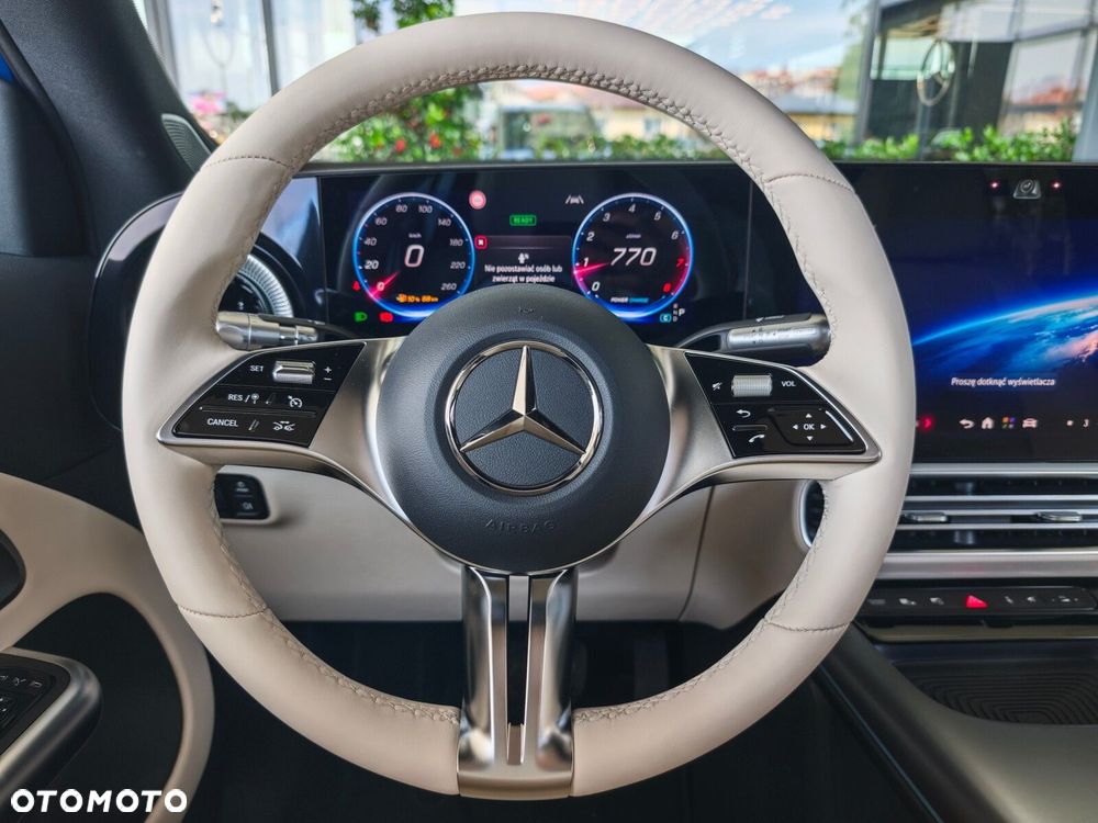 Mercedes-Benz GLB - 13