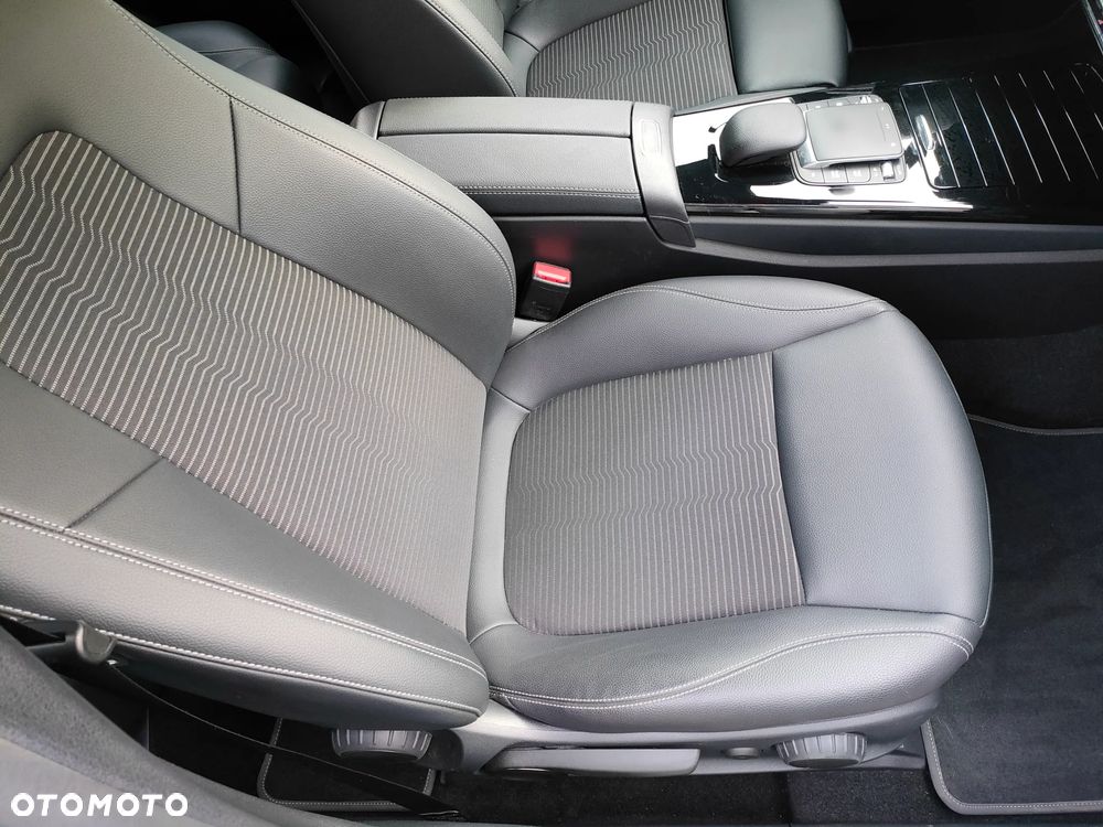 Mercedes-Benz Klasa A 200 4Matic 8G-DCT Edition 2021 - 10