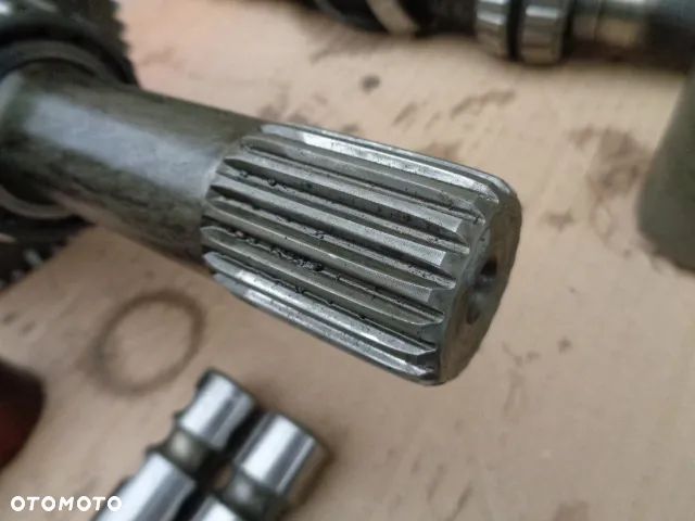 Wałek zębaty 46/48/61/58 Case 5130 - 2