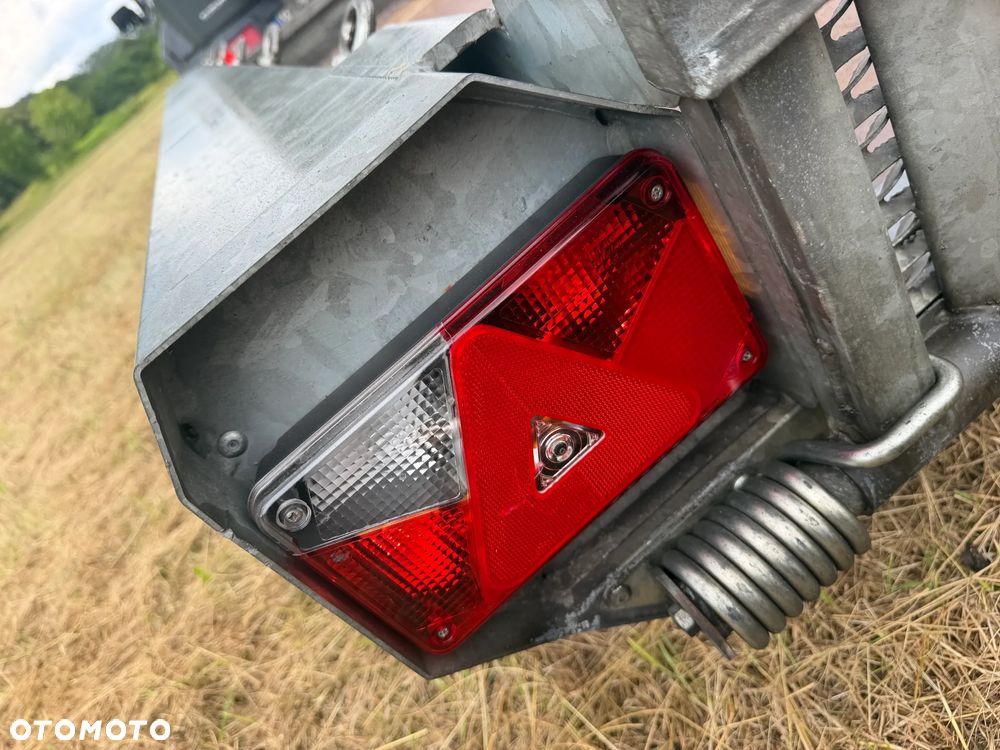Inny Przyczepa Dwuosiowa Ciężarowa-LAWETA Do Koparek Maszyn Budowlanych. HULCO TERRAX-2 3001-LK.  NAJAZD Pełny Klapa z Bardzo mocnej konstrukcji. Lekki system otwierania najazdu jedną ręką! DMC 3000Kg! Jest To Laweta marki PREMIUM. Dwie ośie hamujące! Pełny ocynk. HULCO to Francuski Producent największy w Europie! Potężna jakość wykonania! Okazja Tanio. Laweta sprowadzona z Norwegii. Zero zużycia jak nówka sztuka! OKAZJA - 40