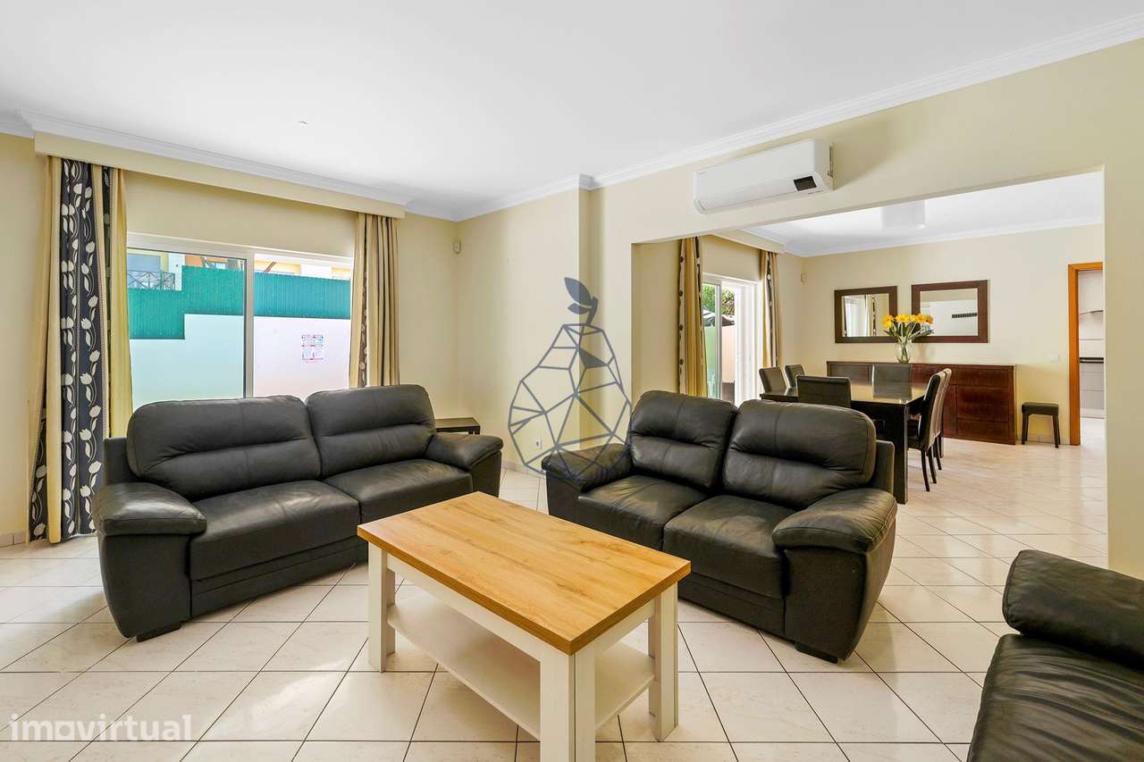 Moradia T5 com Piscina Privada, Jardim e 5 Suites em Montechoro, Albuf - Grande imagem: 3/60