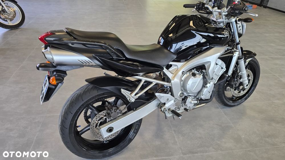 Yamaha FZ6 - 24