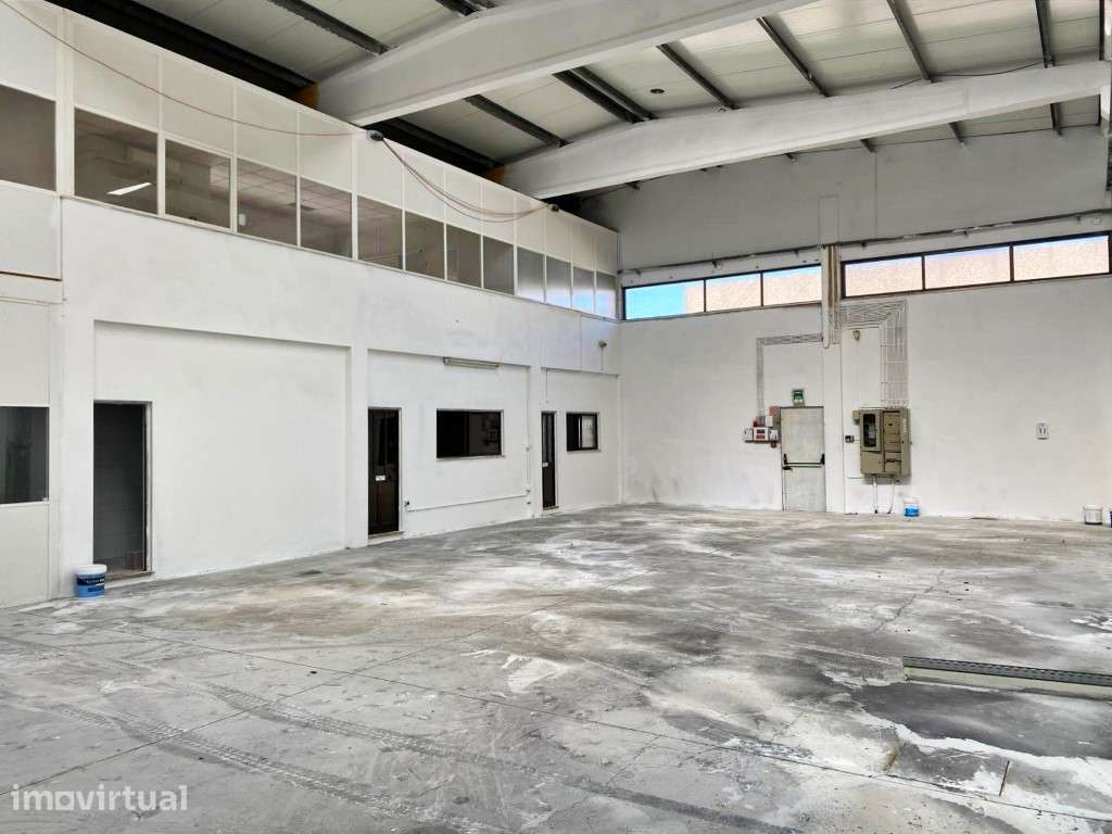 Armazém com 700m2 em Ribeirão - Grande imagem: 2/9
