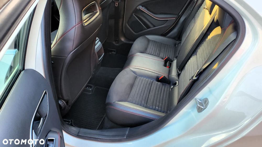 Mercedes-Benz Klasa A 180 AMG Line - 9