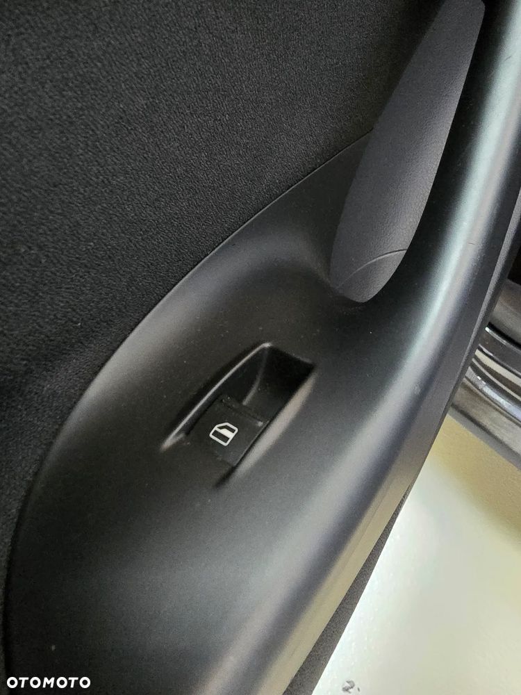 Volkswagen Passat 1.6 FSI Comfortline - 16
