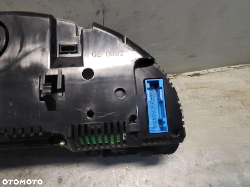 LICZNIK 8E0920900L AUDI A4 B6 BENZYNA 220TYŚ.KM - 7