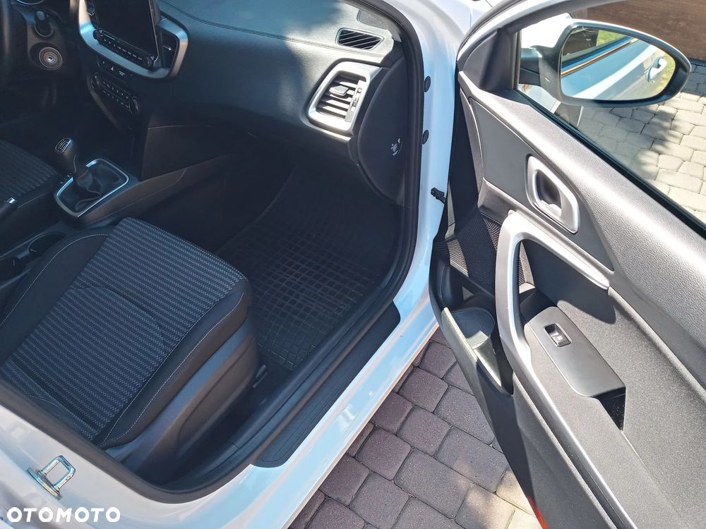 Kia Ceed 1.5 T-GDI M - 26