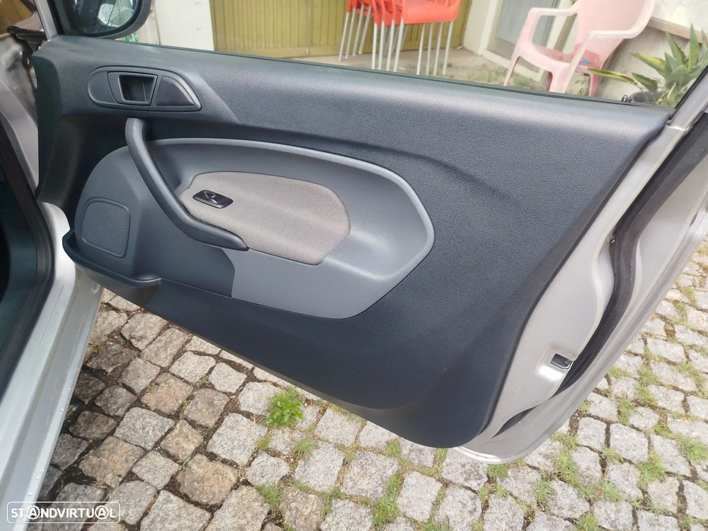 Ford Fiesta 1.4 TDCI Titanium - 9