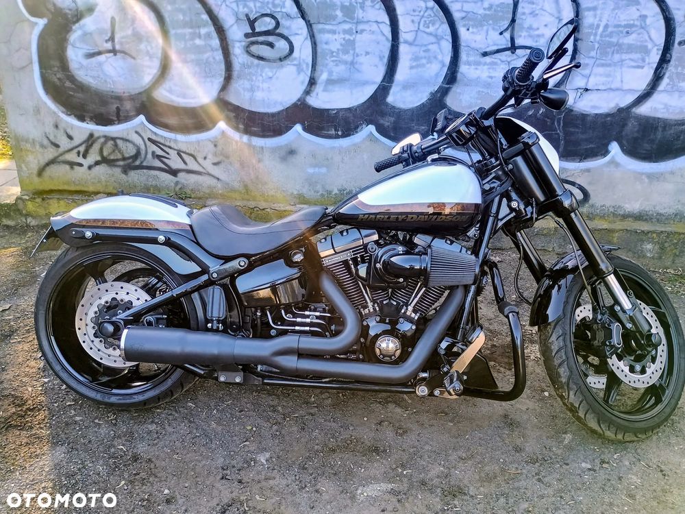Harley-Davidson Softail Breakout - 5