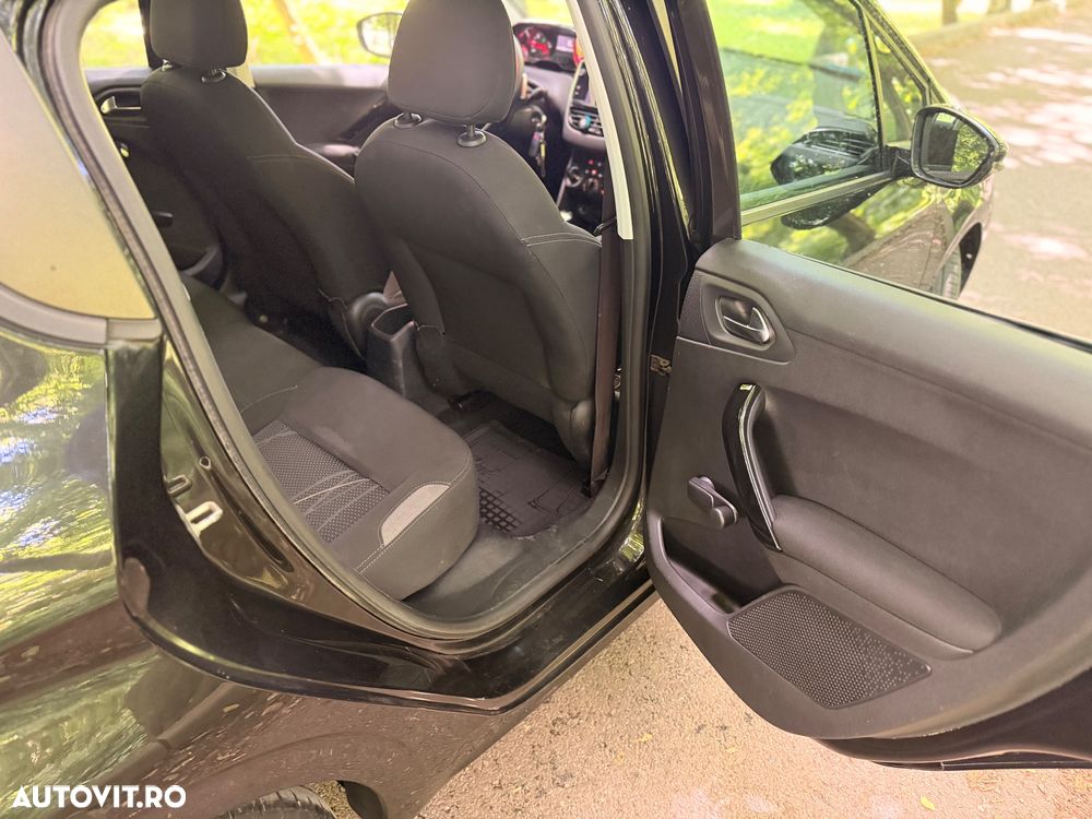 Peugeot 208 - 19