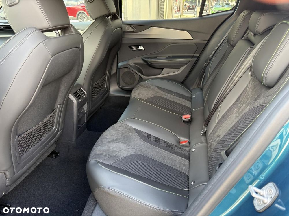 Peugeot 408 - 9