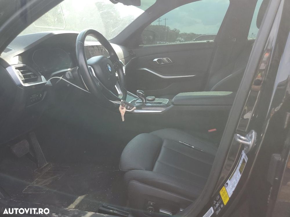 BMW Seria 3 330i Aut. Sport Line - 9