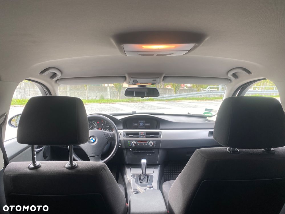BMW Seria 3 320d DPF Touring - 8