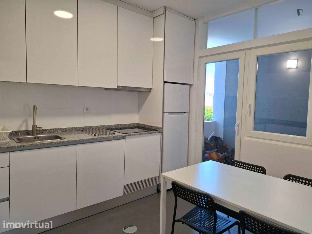 Quarto - localizado em Rio Tinto Porto - Grande imagem: 3/28