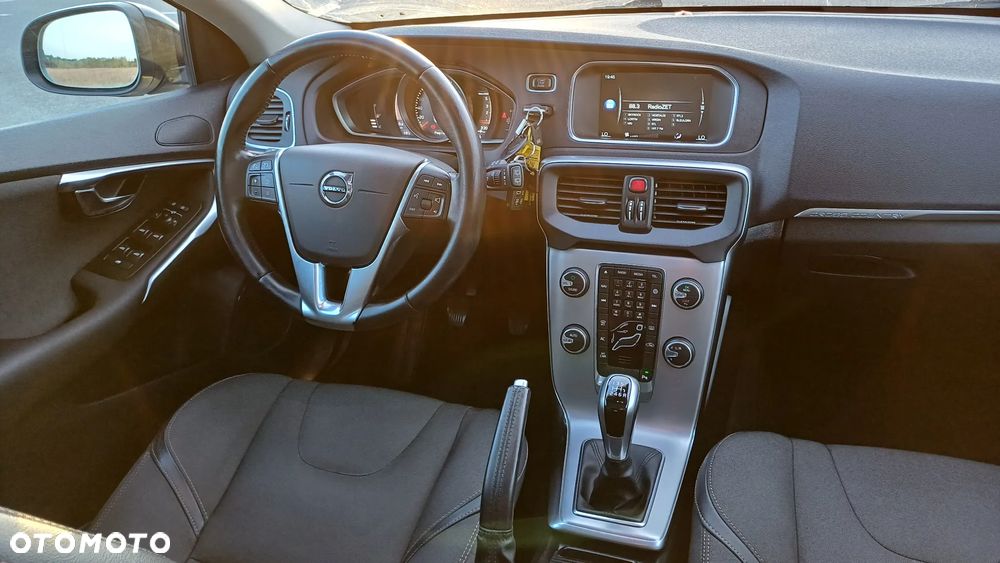 Volvo V40 Cross Country D2 Momentum - 12