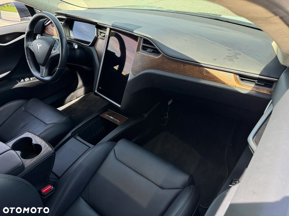 Tesla Model S - 7