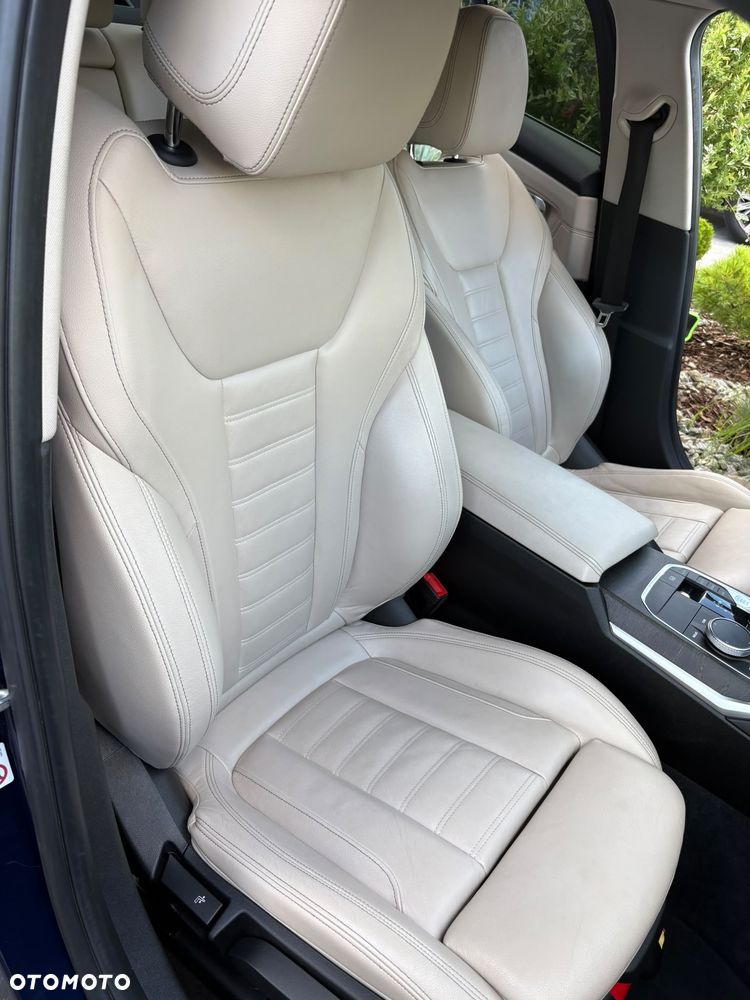BMW Seria 3 320d Luxury Line - 13