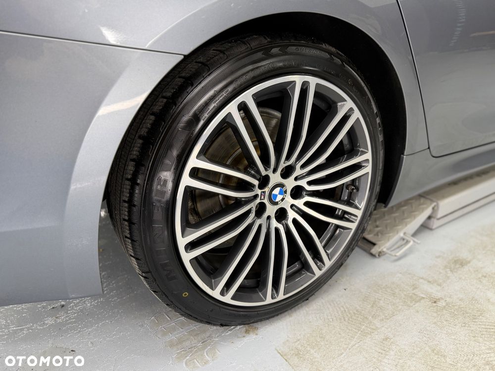 BMW Seria 5 520d M Sport Edition - 11