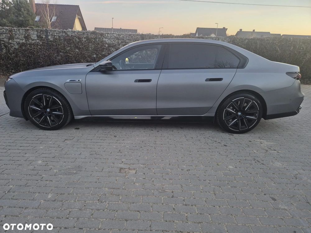 BMW Seria 7 M760e PHEV xDrive Individual Edition sport - 13