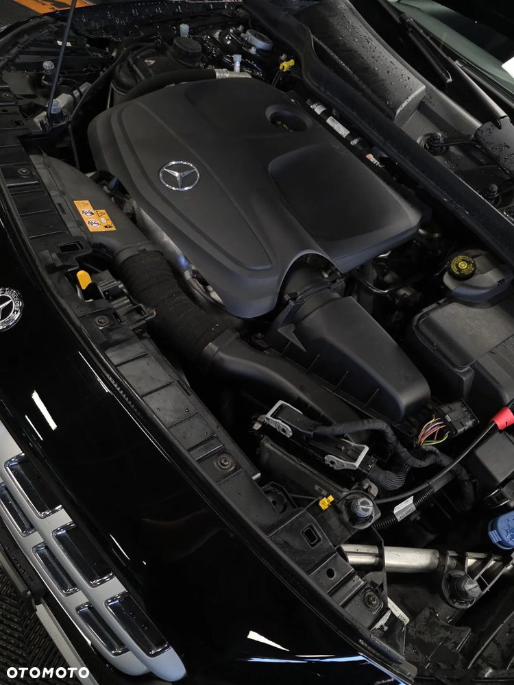 Mercedes-Benz GLA 180 7G-DCT - 22