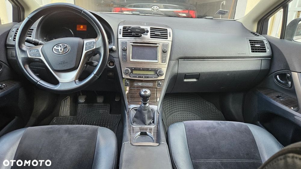 Toyota Avensis 1.8 Premium - 11