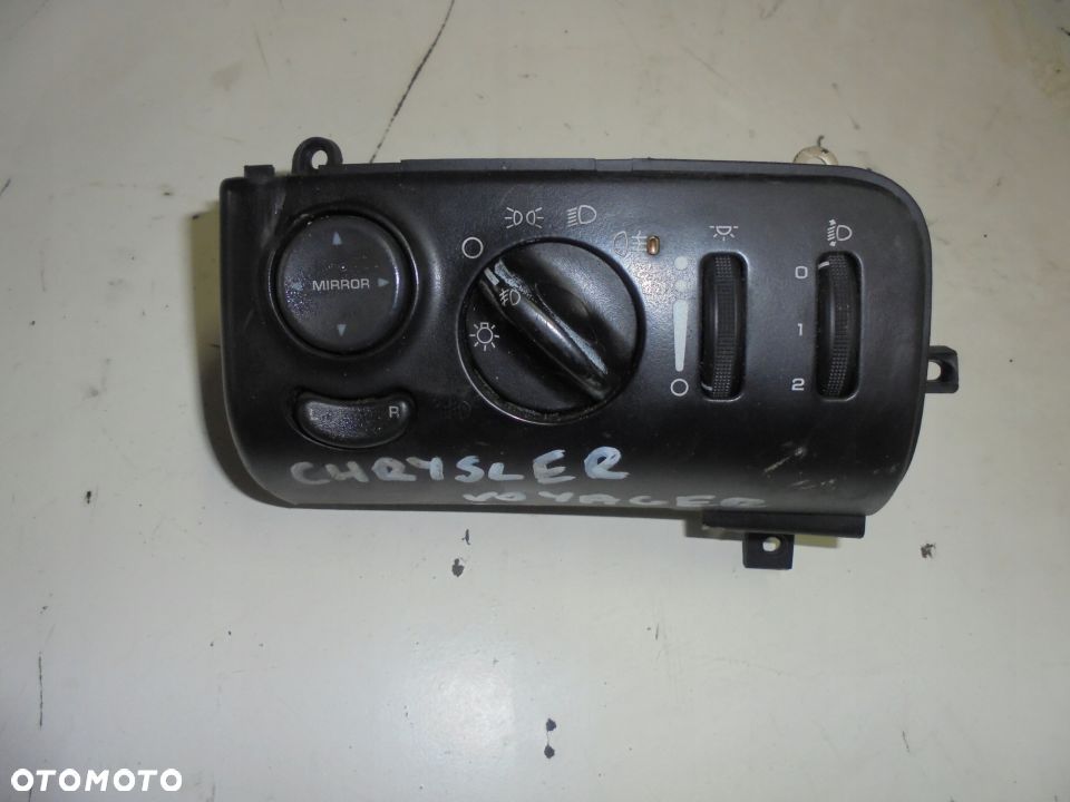 WLACZNIL SWIATEL VOYAGER II 96-00 P04685638 - 2