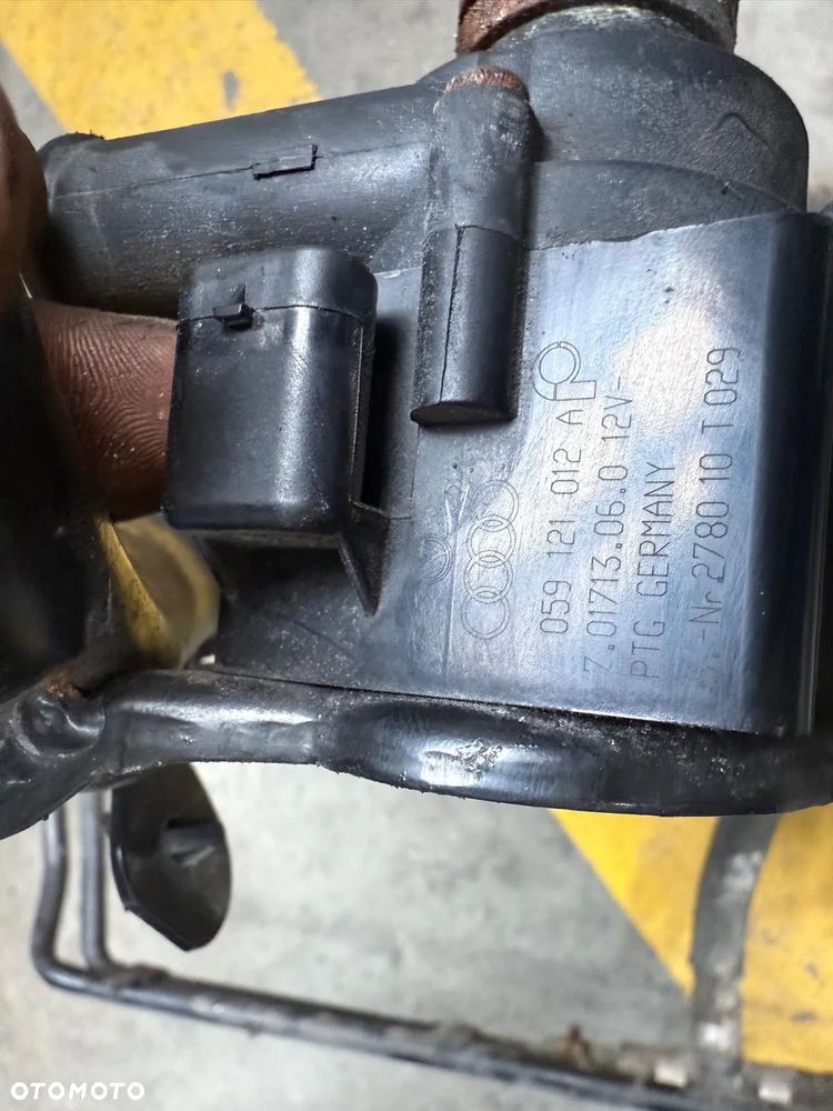 Pompka wody 059121012A Audi Q7 v12 TDI 4LO965561 - 3