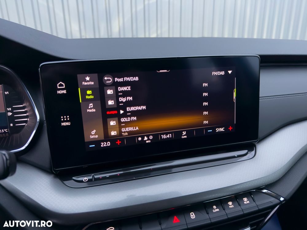 Skoda Octavia Combi 2.0 TDI DSG Tour - 27