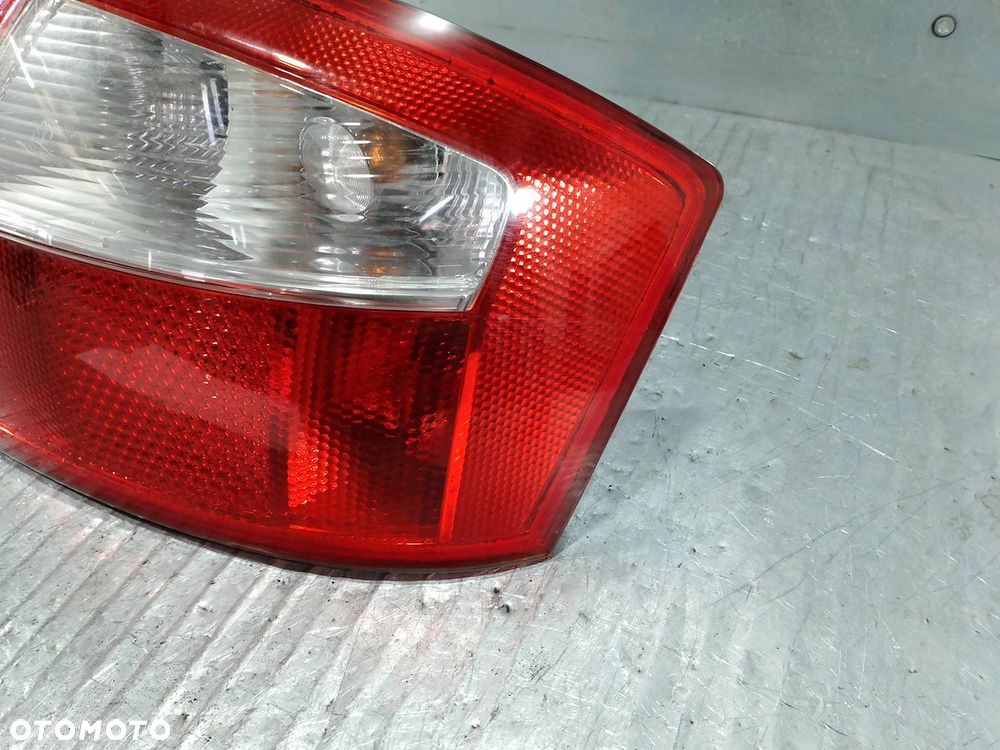 LAMPA TYLNA PRAWA AUDI A4 B6 11-A467B SEDAN - 4