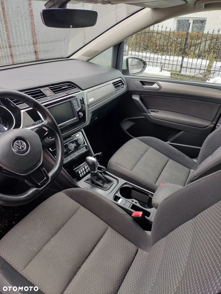 Volkswagen Touran - 11