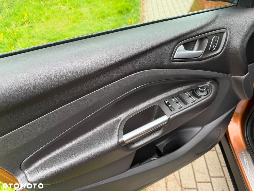 Ford Kuga 2.0 TDCi 2x4 Titanium - 24