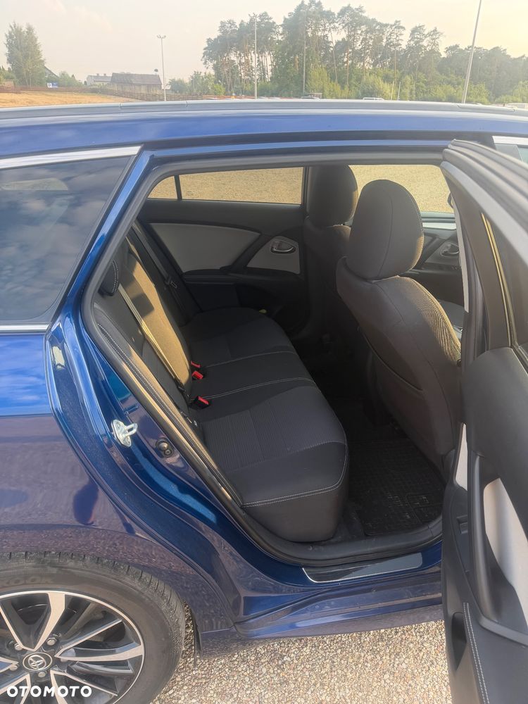 Toyota Avensis 1.8 Premium MS - 9