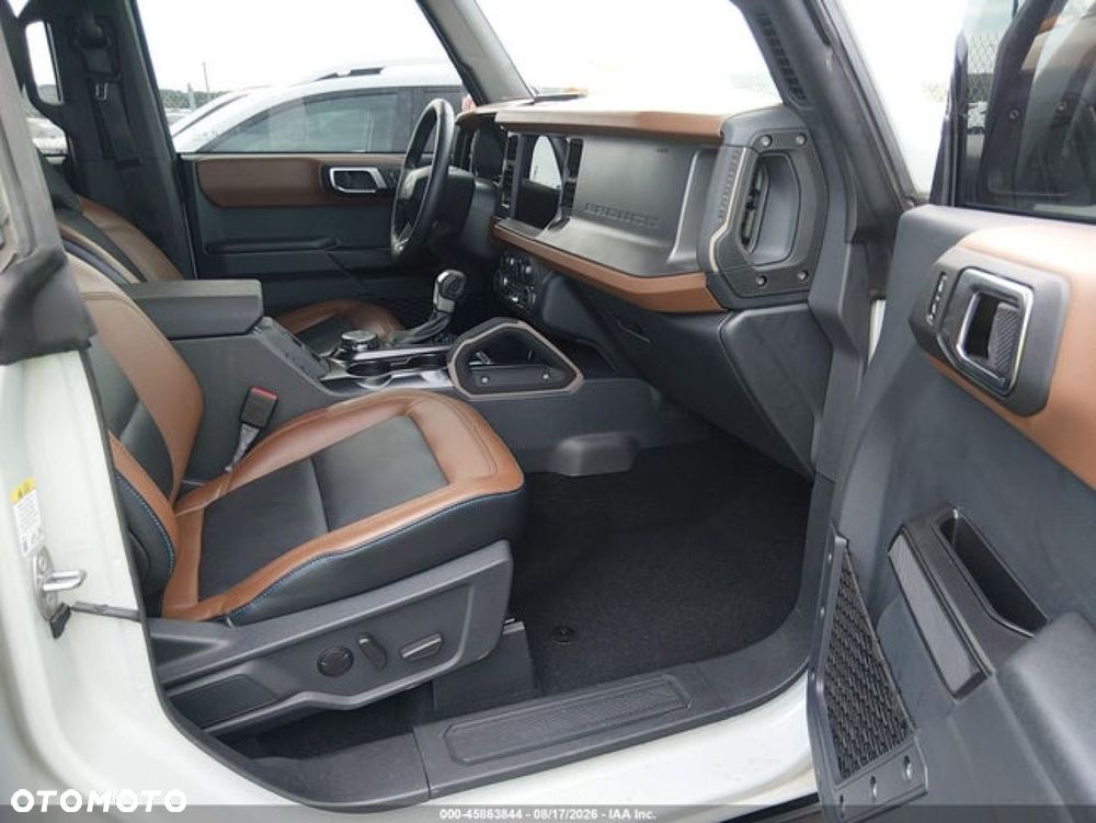 Ford Bronco - 10
