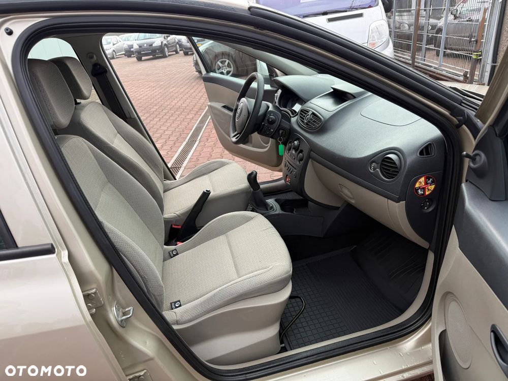 Renault Clio 1.2 16V Confort Dynamique - 11