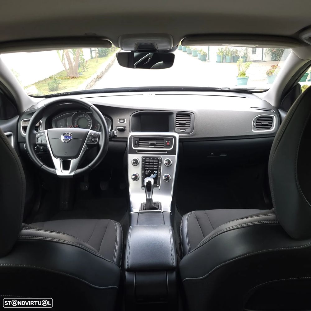 Volvo V60 2.0 D3 Momentum - 17